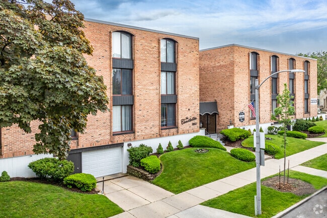 Building Photo - Candlelite Apartments