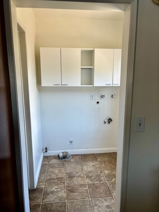 Building Photo - 2850 S Whispering Lakes Ln