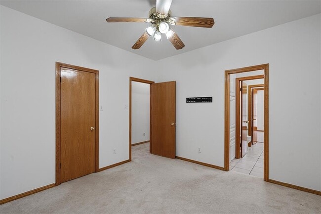 Building Photo - 1903 Port Royal Dr