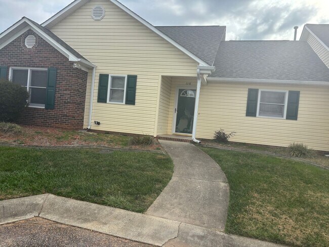 Building Photo - 2 Bedroom Salisbury Townhome