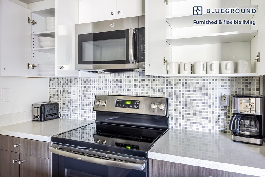 Building Photo - 10983 Bluffside Dr