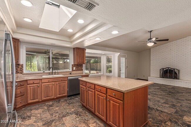 Building Photo - 5109 E Kathleen Rd