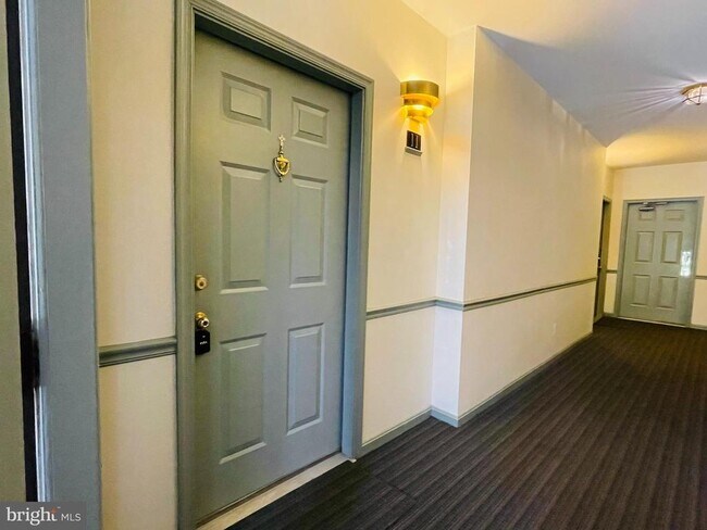 Building Photo - 7715 Lafayette Forest Dr