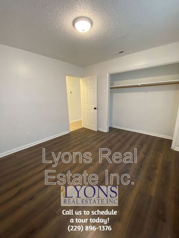 Building Photo - 1022 S Gordon Ave