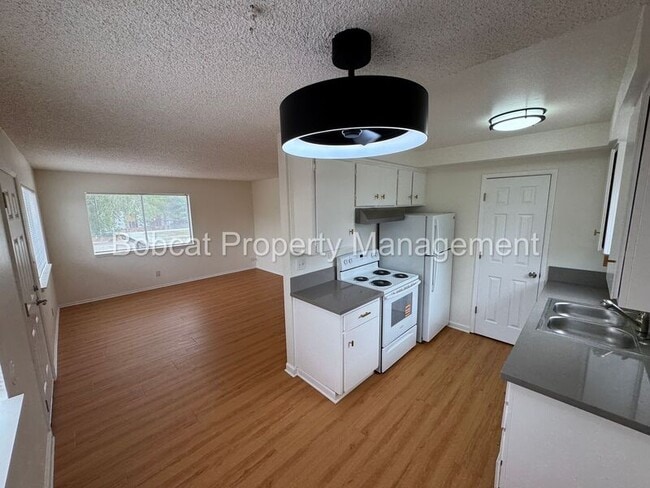 Building Photo - 1501 N Edmonds Dr