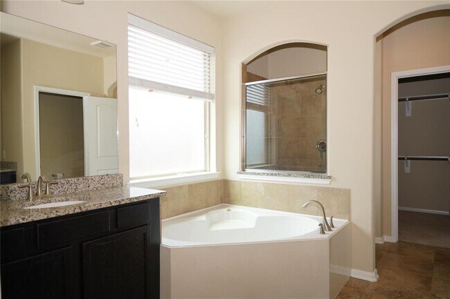 Building Photo - 9526 Bonbrook Bend Ln