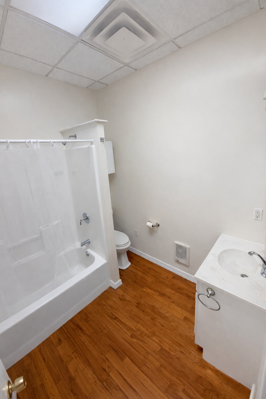 Building Photo - 102 W Commercial St