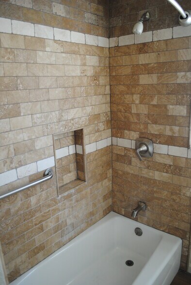 Building Photo - 1172 E Orange Grove Blvd