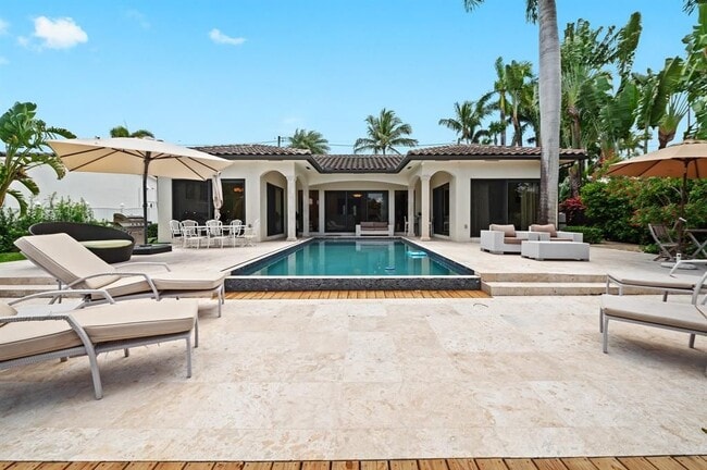 Building Photo - 2437 Castilla Isle