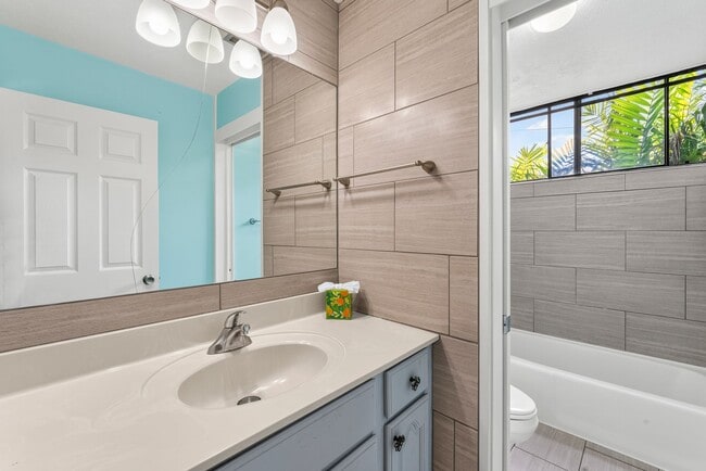 Building Photo - Kailua - End unit - amenities gallore - 3 bed, 2 bath Available NOW !
