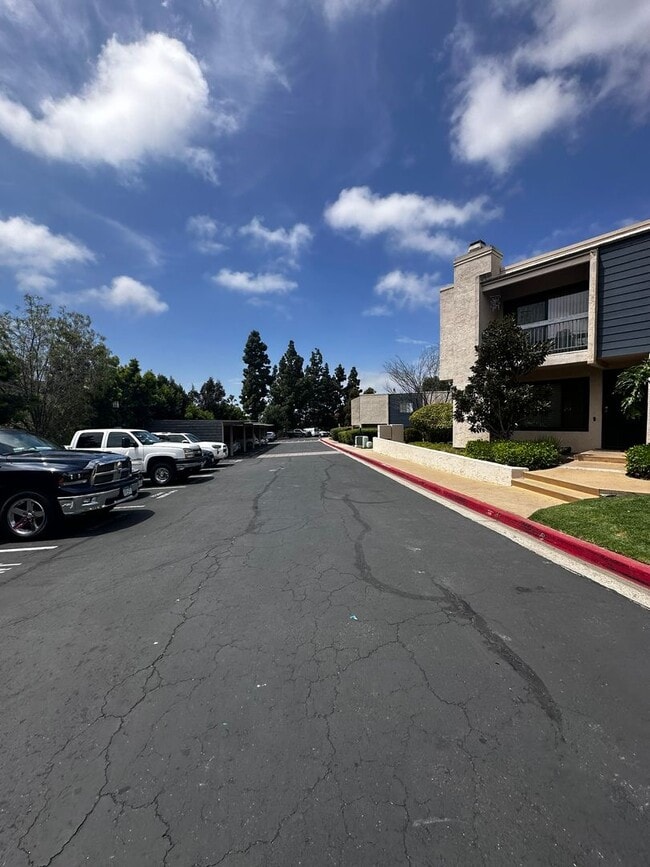 Building Photo - Beautiful, Charming 2-story townhome 2 bed...