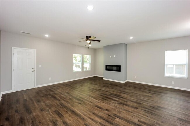Building Photo - 255 Addy Ln