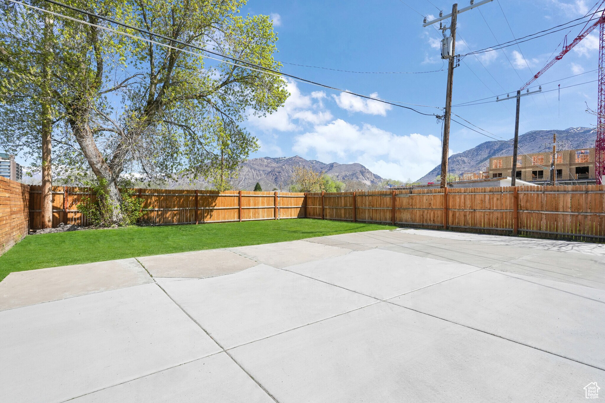 Parking lot - 832 25th St