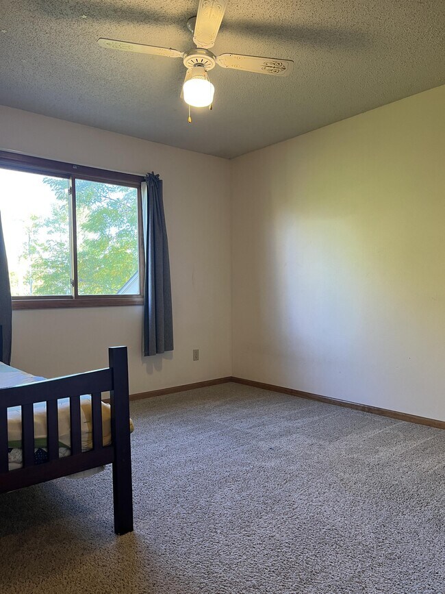 Building Photo - 2032 Prairie View Ct