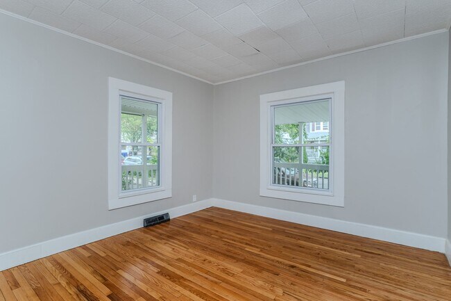 Building Photo - 108-110 Northampton Ave