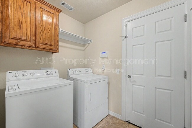 Building Photo - 3558 W Clearwood Dr