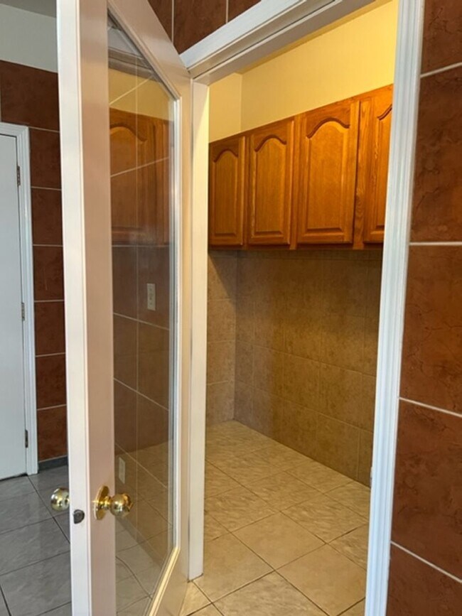 Building Photo - Beautiful Single Story home in Carmichael, 4+2, Large living area, 2 garages.