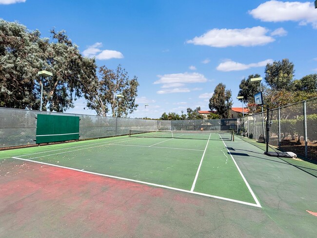 Building Photo - Charming 1BD/1BA Condo in Allied Gardens W...