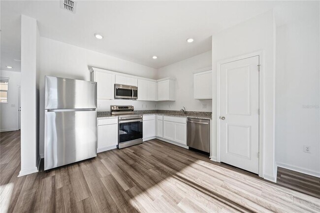 Building Photo - 6155 Daerr Rdg St