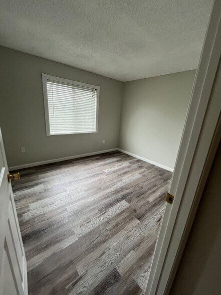 Building Photo - 525 Conway Rd