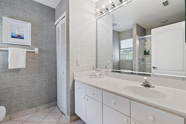 Building Photo - 8208 Heritage Club Dr