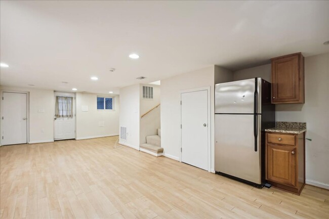 Building Photo - Pet Friendly Luxury DC TH - 3 bed +  3.5 B...