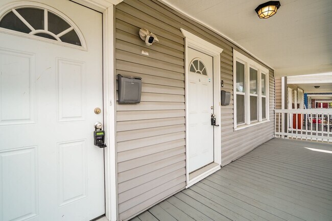 Building Photo - 764-766 Kelton Ave