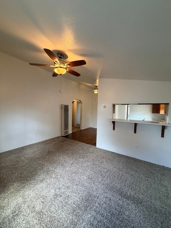 Building Photo - Well maintained home in convenient location w/seasonal landscaping incl.