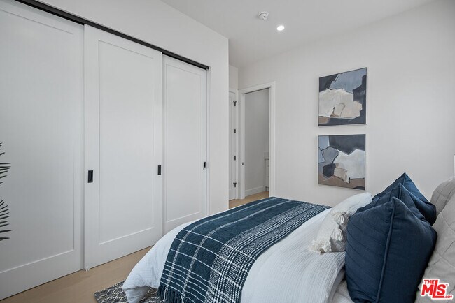 Building Photo - 3626 E 1st St