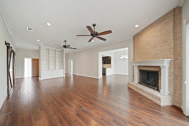 Building Photo - 414 Fox Briar Ln