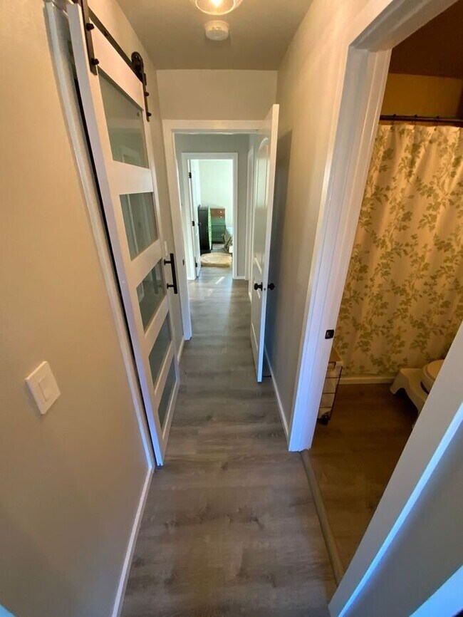 Building Photo - AVAILABLE NOW! Spanaway Home 3bdr & 2.5 bath 2 car garage & UPDATED FLOOR PLAN