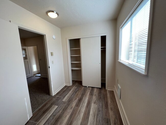 Building Photo - Cute cottage in Seal Rock!