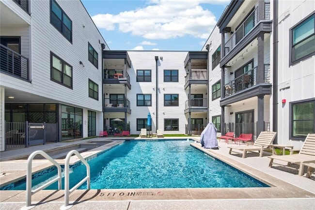 Building Photo - 3101 Govalle Ave