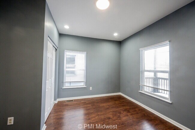 Building Photo - 3159 E Washington St