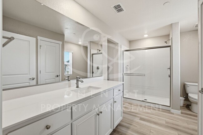 Building Photo - Practically Brand new | 3 bedroom 2.5 bathroom + loft