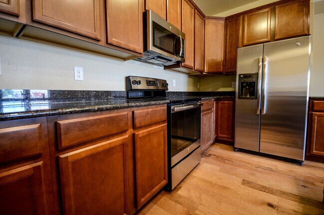 Building Photo - 3836 Manhattan Ave