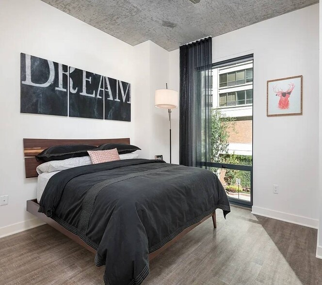 Building Photo - 403 E Ohio St