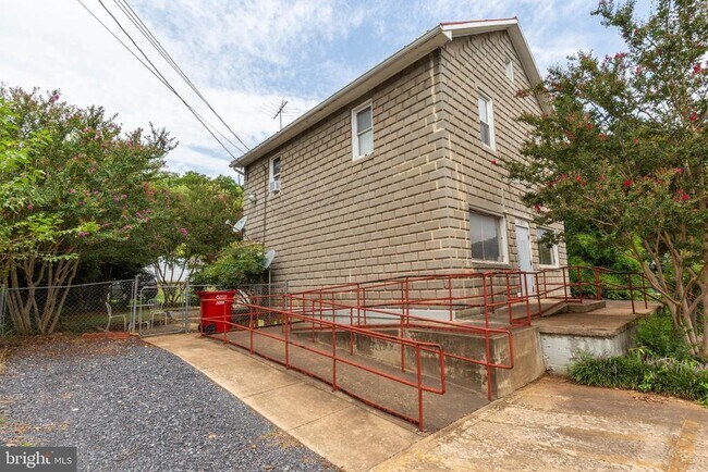 Building Photo - 481 Millville Rd