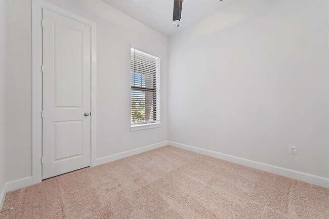 Building Photo - 10518 William Pk Dr