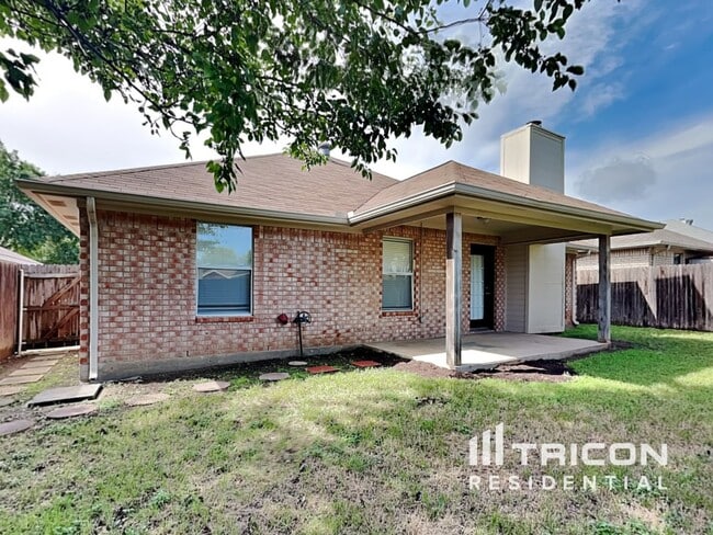 Building Photo - 1082 Roundrock Dr