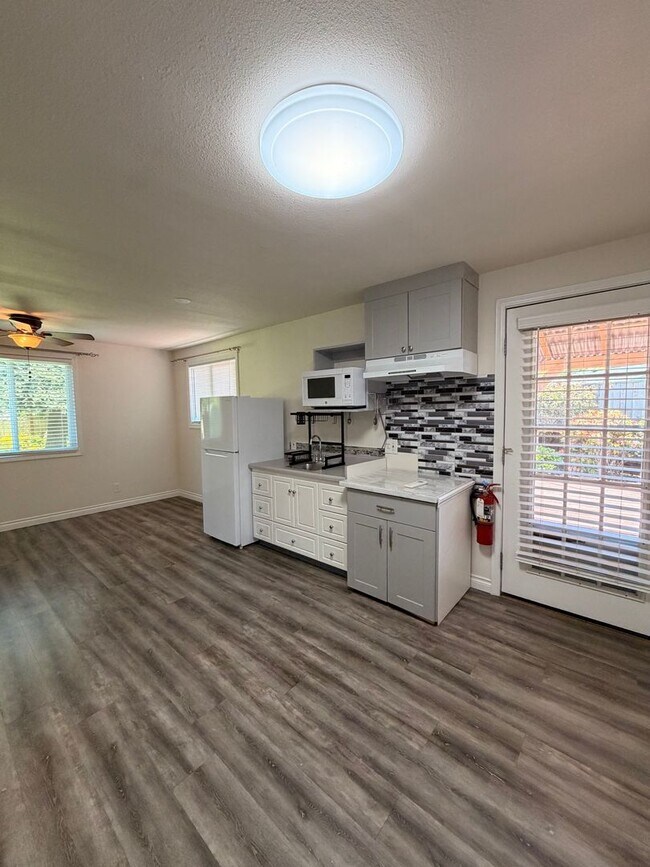 Building Photo - 4-Bedroom 4-Bathroom home with attached Studio apartment
