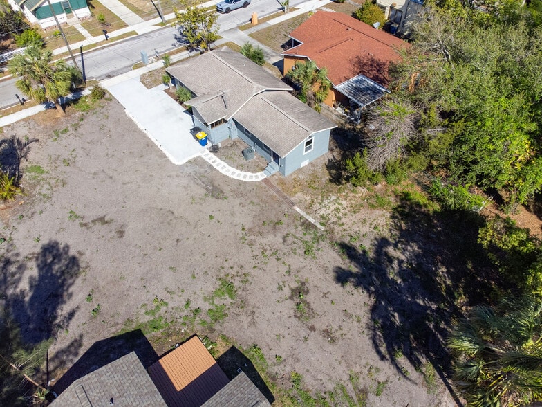 Building Photo - 903 Vine Ave