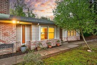 Building Photo - Charming 3-Bed / 2-Bath Retreat on Over an Acre in Sebastopol