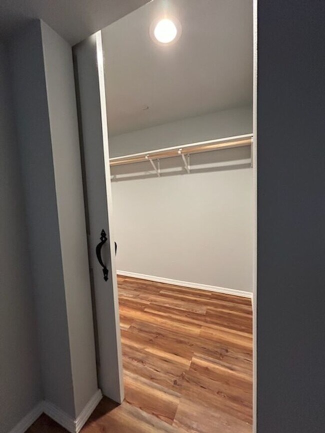 Building Photo - 224go