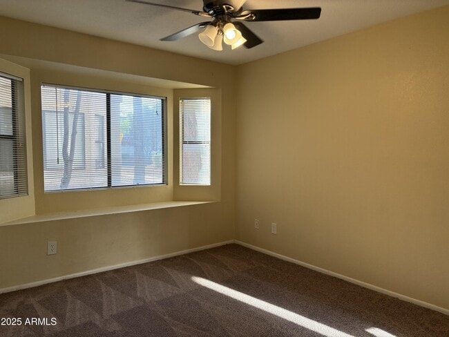 Building Photo - 925 S Longmore