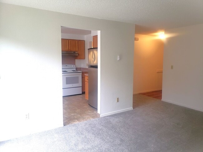 Building Photo - Great duplex in Gresham! rentalsc21.com