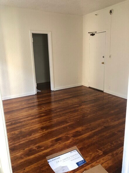 Building Photo - 545 S Hobart Blvd