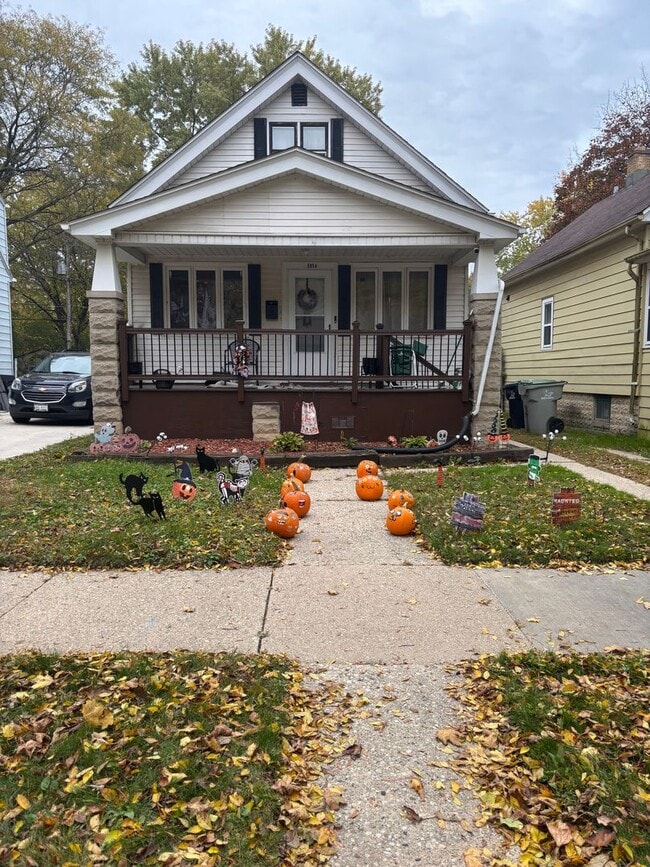 Building Photo - 3BR SINGLE FAMILY HOME, GREAT VALUE, PARKI...