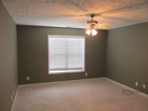 Building Photo - Beautiful 4 Bedroom Home with Spacious Bac...