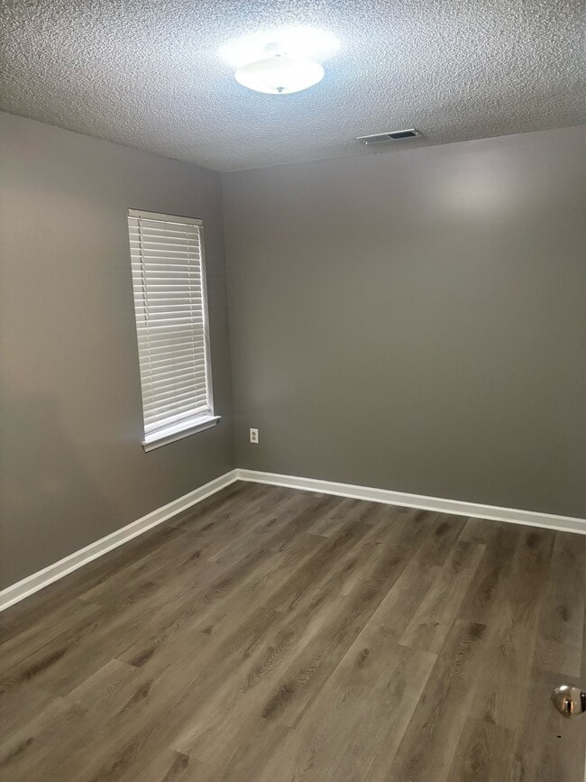 Building Photo - 1117 E Cortona Cir